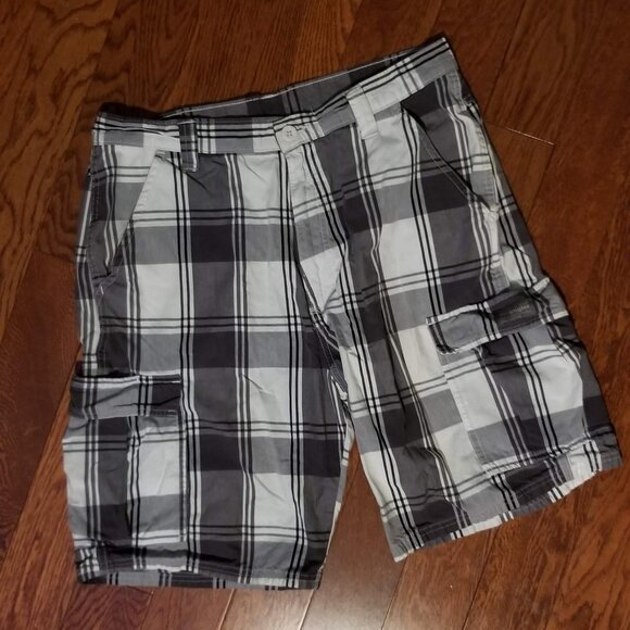 Wrangler shorts, plaid, men's size 32 - Picture 1 of 7